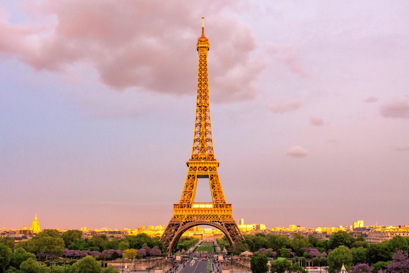 Paris: The City of Love and Lights Art, Culture and Timeless Beauty
